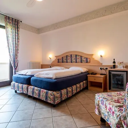 Alesi Hotel 3*